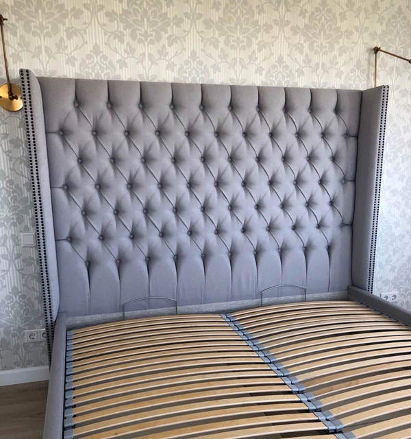 Кровать с каретной стяжкой