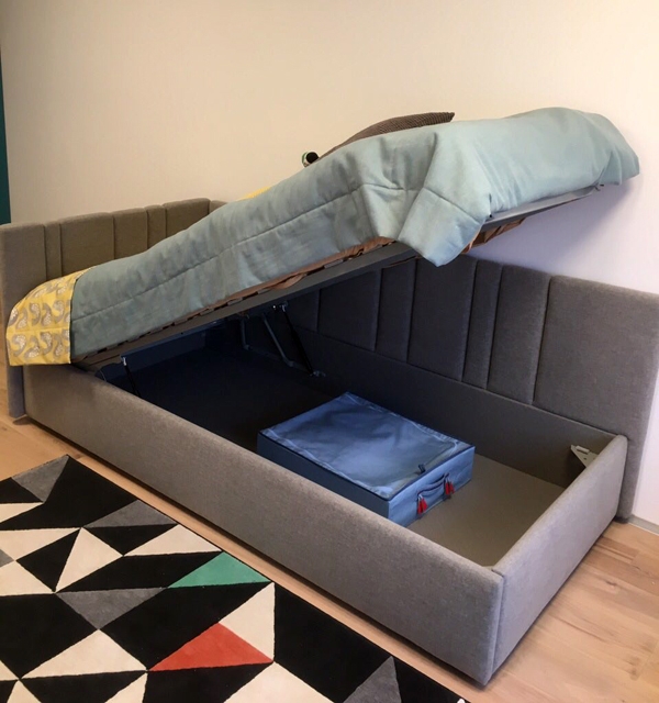 Кровать с механизмом