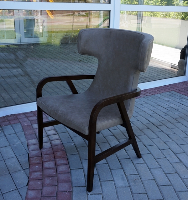 Кожаное кресло