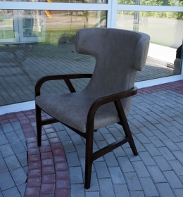 Кожаное кресло