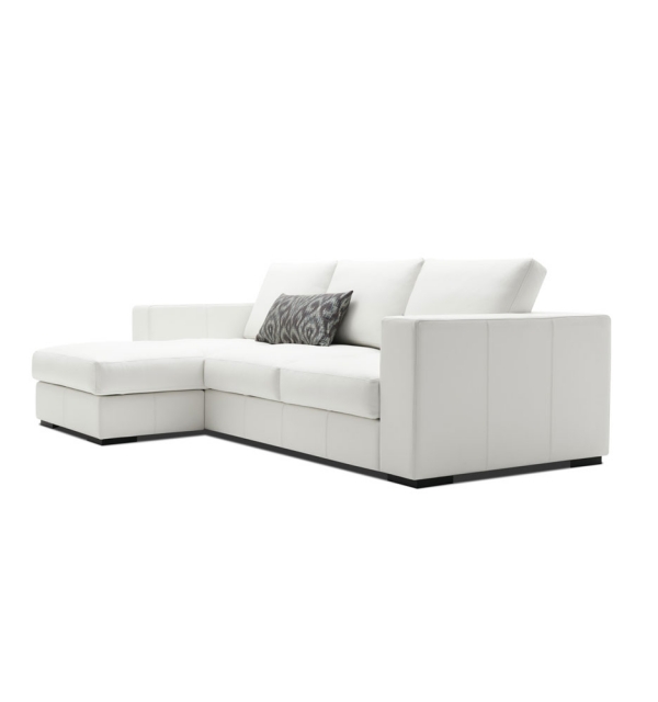 Угловой диван с белой обивкой