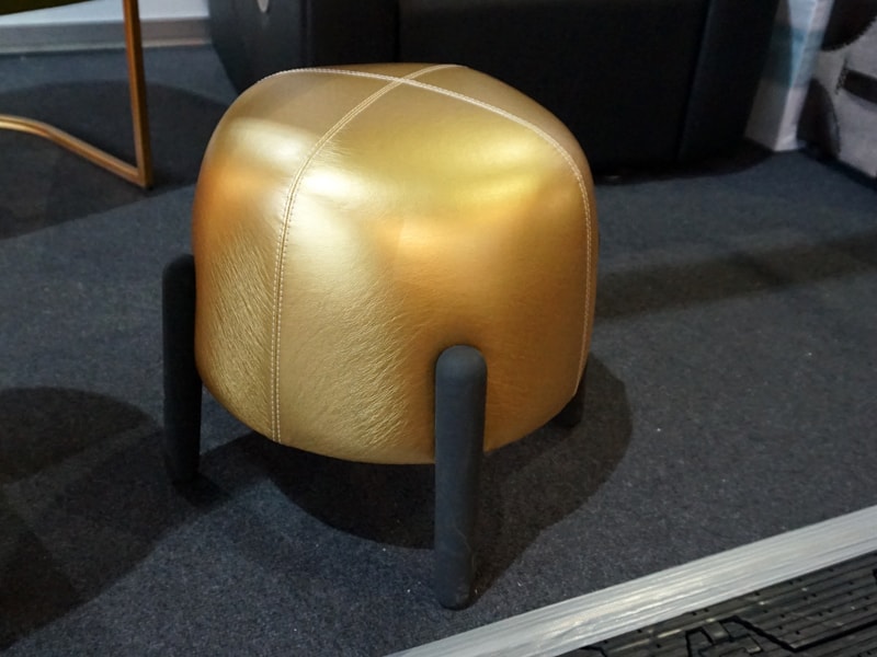 пуфик-спутник