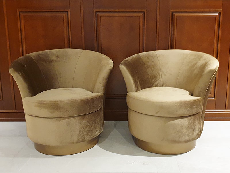 Круглые кресла в золотом